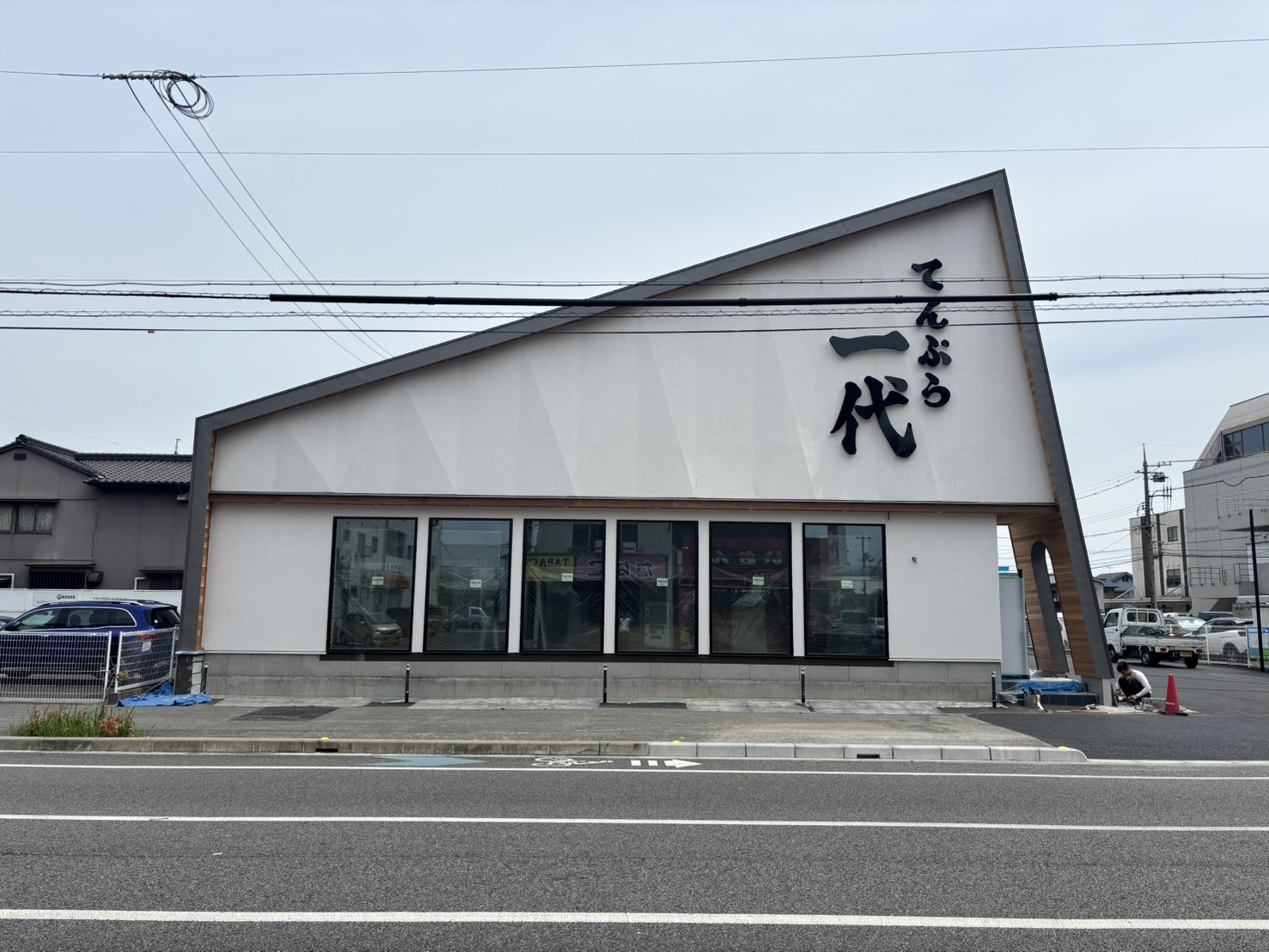 7月オープン予定の天ぷら専門店をただいま建設中です。