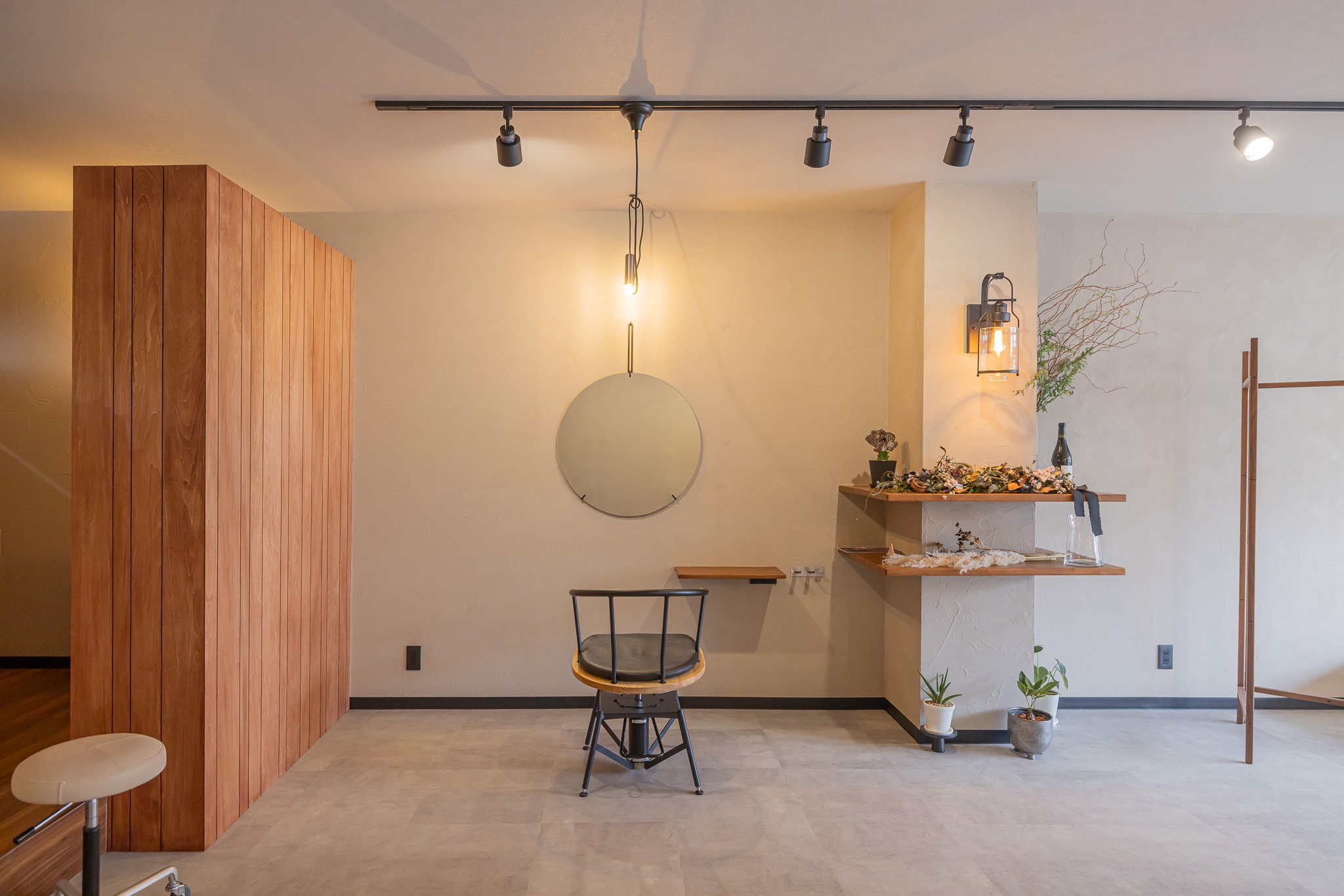 美容室　hair design salon dixhuit 様　「施工事例」「お客様の声」更新しました